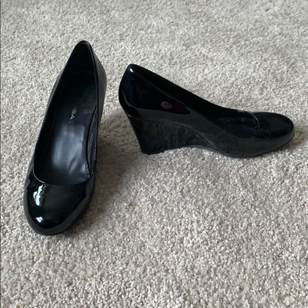 Via spiga platform black healed shoes